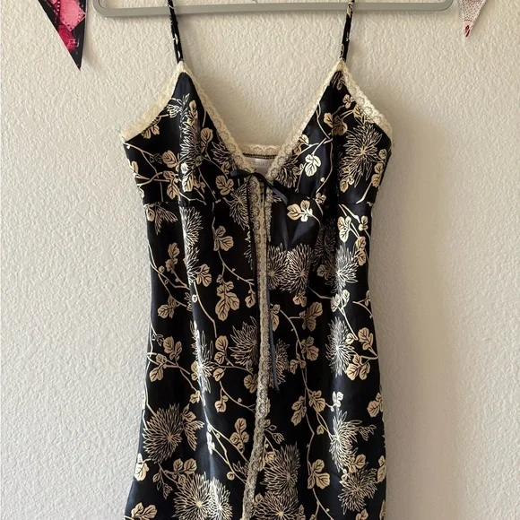 Victoria's Secret Silk Nightie/Babydoll - Picture 3 of 4